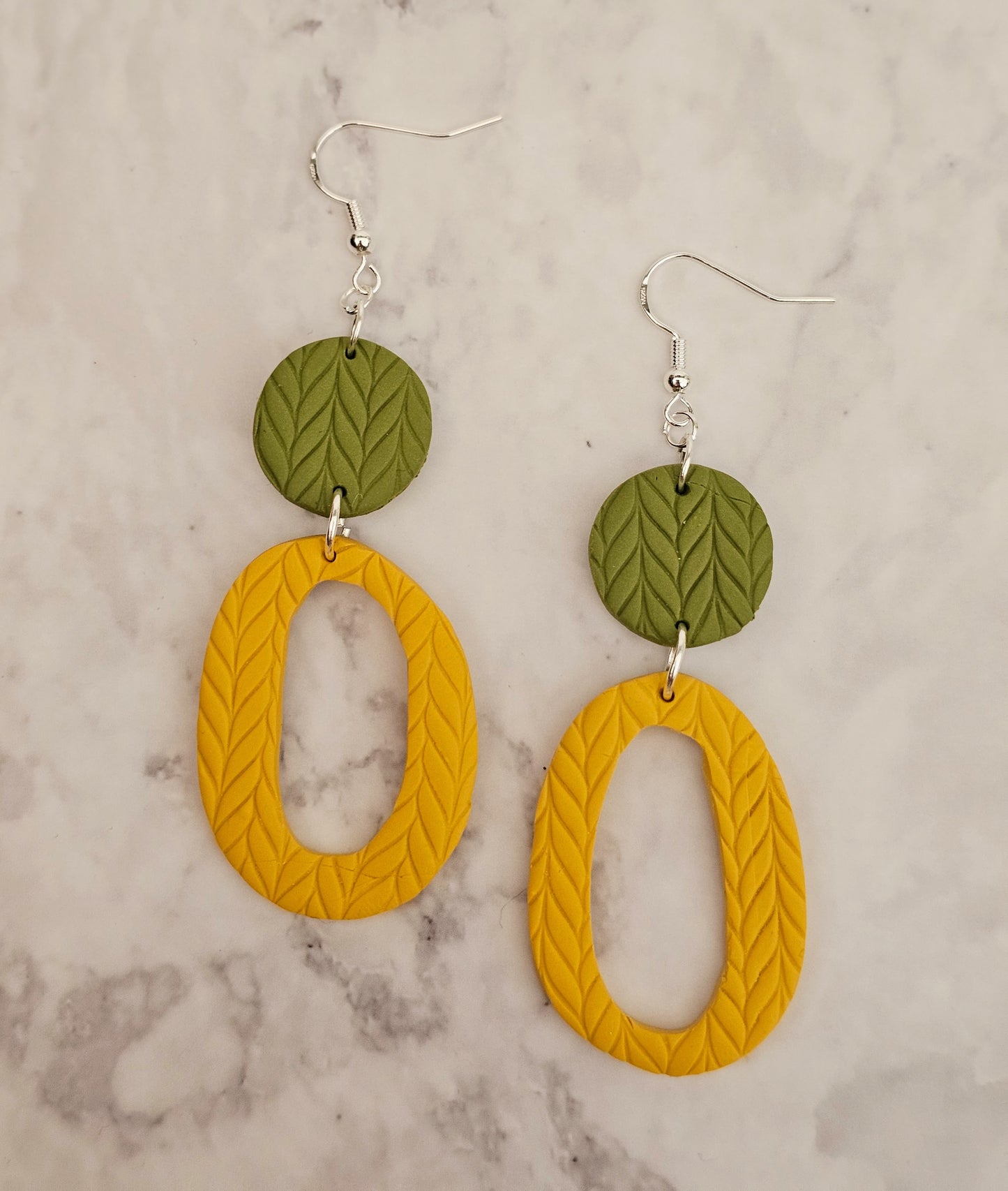 Get Knitted - Oval Dangle Knit Print Clay Earrings